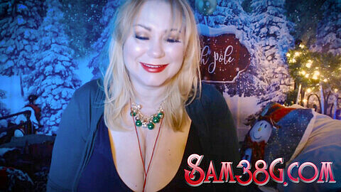 Presentación navideña de la curvilínea Samantha 38g en su sesión de cámara web en vivo archivada en diciembre de 2020