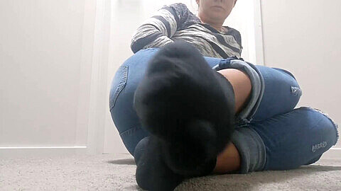 Des chaussettes noires pour satisfaire votre fétichisme des pieds