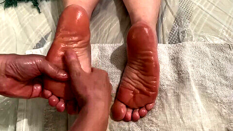 Feet tickling, foot massage, 足