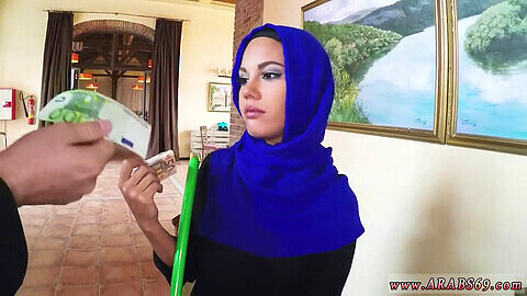 POV de la bite d'un homme musulman et de la passion de sa petite amie arabe avec la française Sarah arabe