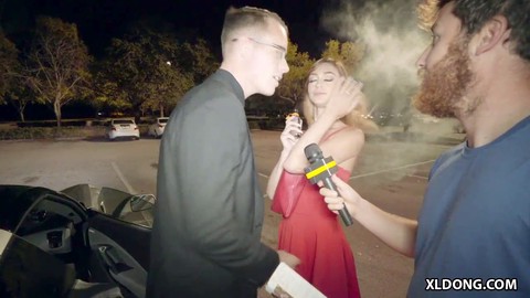 Reporter, small-tits, car