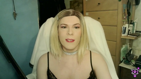 Jessica Bloom si lancia con il suo partner trans per la prima volta in un coinvolgente gioco di ruolo POV, 69 e una intensa penetrazione anale