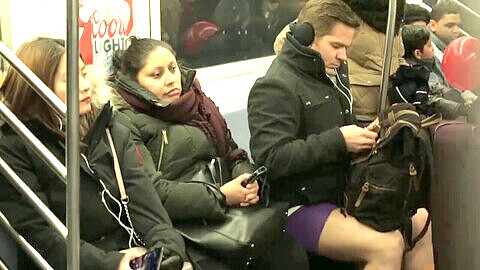 Trousers, trên tàu điện ngầm, creature