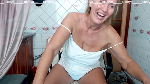 Webcam, big natural tits, big ass