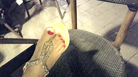 Girlfriend flaunts her sexy pedicured feet and toes in new sandals at a cafe, putting on a toe-tally hot show for manubisex foot fetishists!