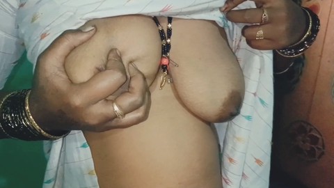 Una milf indiana con una vagina liscia rasata viene inchiodata