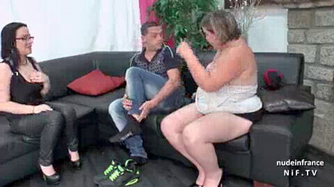 Audición de una BBW francesa sodomizada en el sofá de la audición y cubierta de semen en sus tetas por su novio