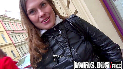 Mofos presenta Public Pick Ups con Irina, la ninfa bloccata e disperata