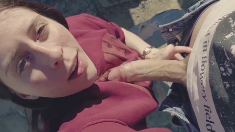 Une salope débutante veut une bite dans la gorge en extérieur avec un inconnu