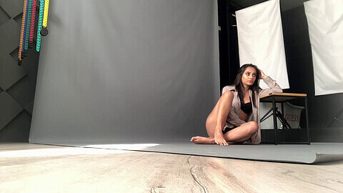 Shrima Malati dans une séance photo captivante en coulisse de pose adolescente