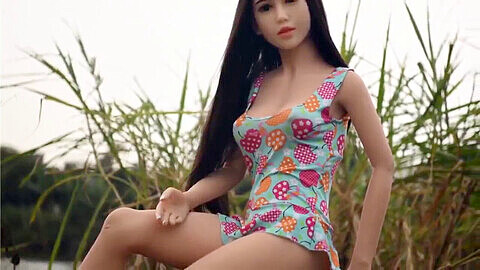 Die japanische Teenager-Sexpuppe Aaliyah sehnt sich nach deinem Schwanz