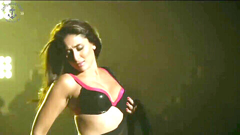 Heiße Bollywood- und Hollywood-Schauspielerinnen zeigen ihre Kurven in sexy Sarees und Bikinis.