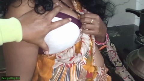 Divertimento bollente in cucina con una bhabhi prosperosa che diventa birichina