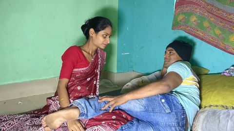 Jeune indienne de 18 ans fait l'expérience d'un sexe torride avec une bhabhi