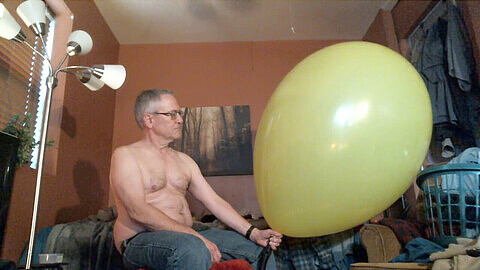 Giocando con un palloncino spesso 36 pollici! - Two-21 - BalloonBanger
