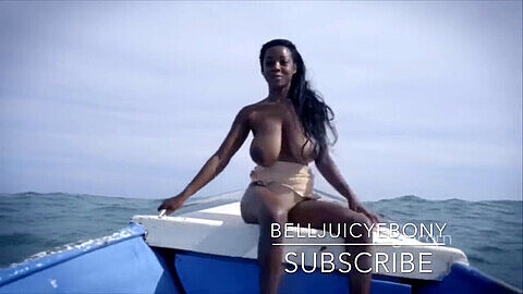 Regardez le film chaud et sexy de la délicieuse paradis de Bell, une jeune fille noire aux gros seins des Caraïbes!