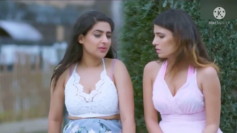 Due lesbiche indiane si scatenano in bollenti sessioni di sesso lesbo!
