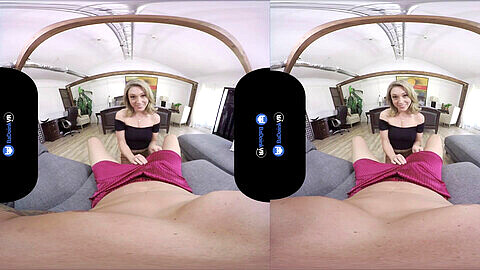 Lily LaBeau zeigt ihre natürlichen Brüste bei der POV-Virtual-Reality-Vaginalmanipulation