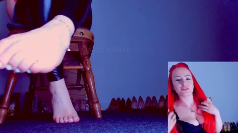 Foot worship, soles feet, arched feet
