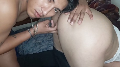 Eine geile bolivianische MILF wird im Amateur-Latina-Porno-Video im Doggystyle gefickt