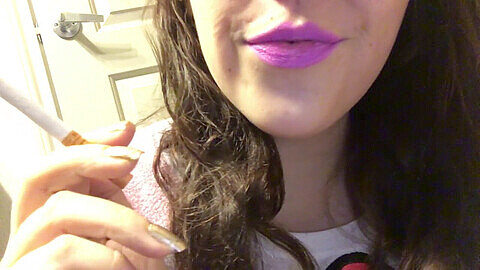 Pink lips, kink, pink lipstick