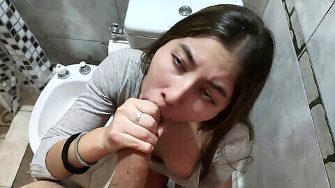 Teen stepsister gargles on stepbrother's man sausage in the bathroom