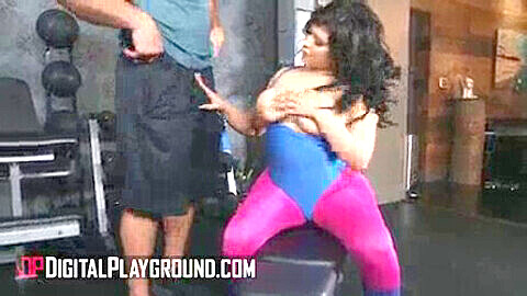 JMac and AliceafterDark show off their fit bodies in tight workout clothes at the gym