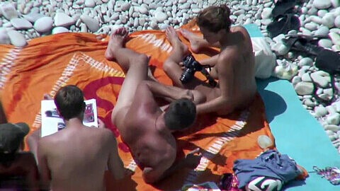 Nude beach, golas na plaży, two couples foursome
