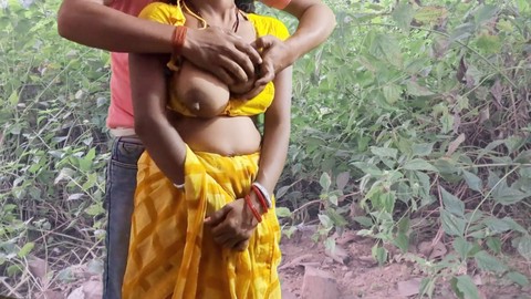 Indian bhabhi Trilokinath has fun in the forest