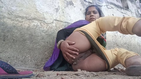 India Desi Bhabhi se masturba al aire libre