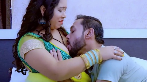 La Bhabhi indienne aux gros seins prend une énorme bite dans sa chatte chaude et se fait baiser en hardcore par son mari