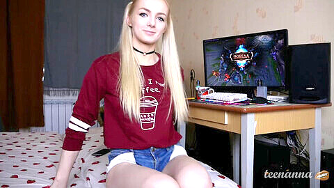 Pigtail swallow, video gamer blowjob, amatoriale