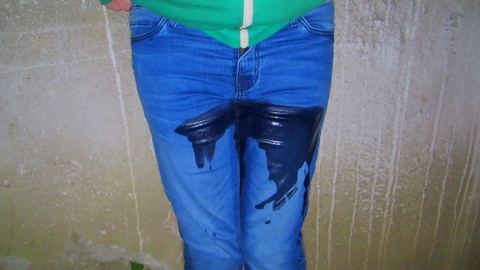 Female desperation, public pee, wetting jeans