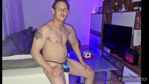Ragazzo tedesco solitario Stephan da Colonia cerca un partner gay,
