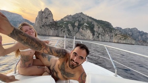 Sammmnextdoor - noche romántica #08 - follando con el capitán en mi viaje en barco a Capri mientras la tripulación disfruta de la vista