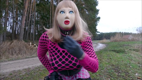 GummipuppeMonique takes a whimsical stroll in public for the first time